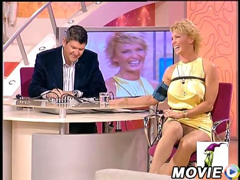 1:04 min - Busted pussy on live broadcast